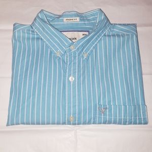 American Eagle Active Fit Long Sleeve Button Up Shirt